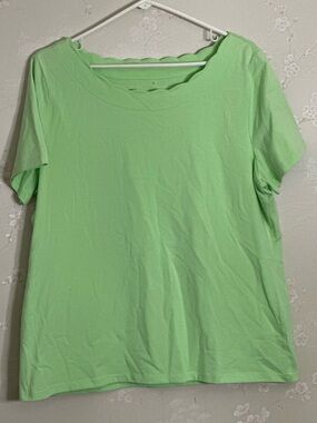 Talbots Short Sleeve Scalloped Neck Tee in Light Lime P2P 22” Sz XL